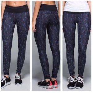 Lululemon Speed Up Tight II *30” size 2 in Luxtreme Stained Glass Love Nightfall